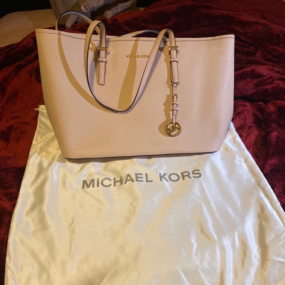 MICHAEL KORS LARGE HANG BAG BRAND NEW